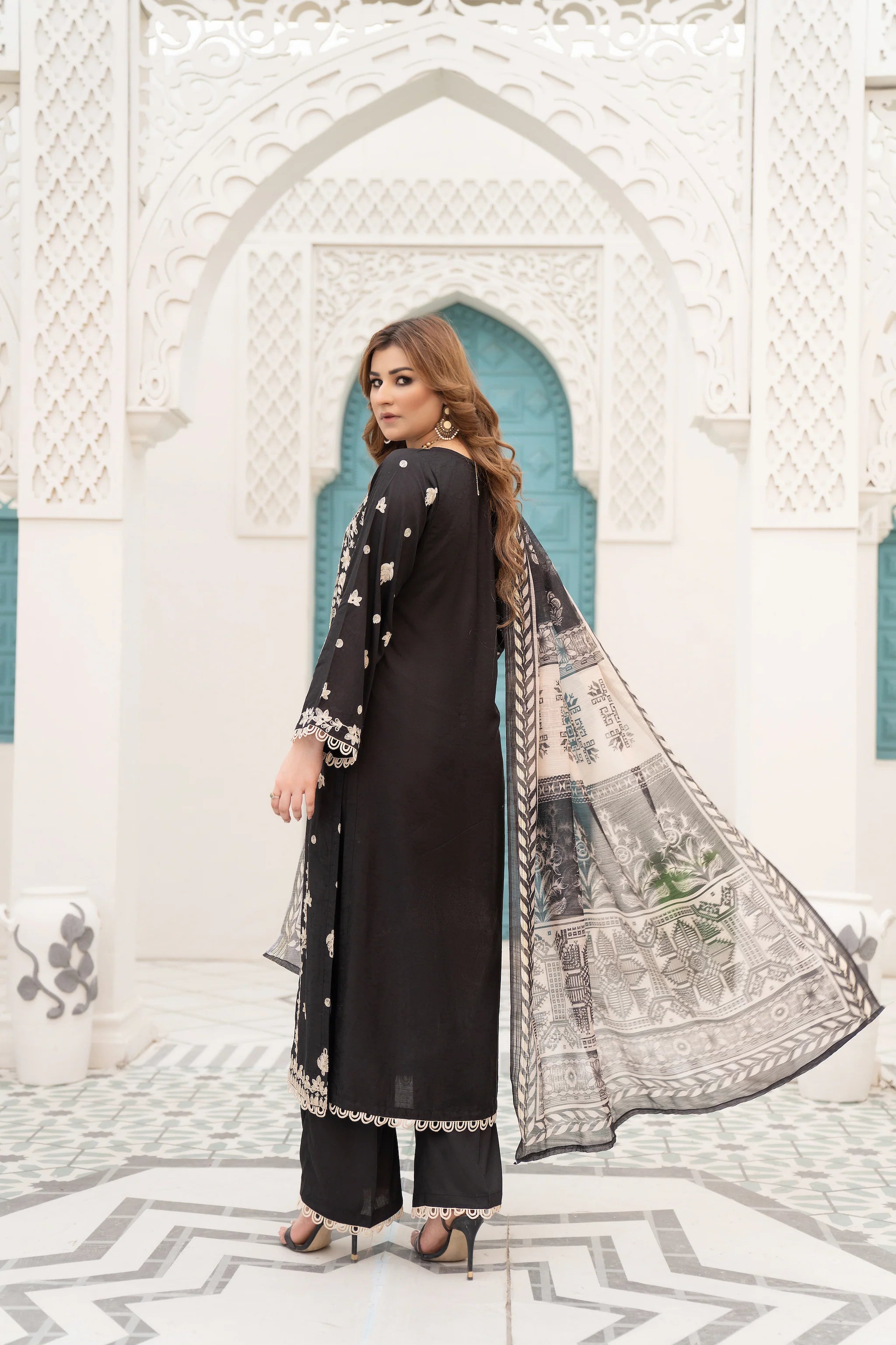 Diyaar-e-ishq - Sherry's wardrobe