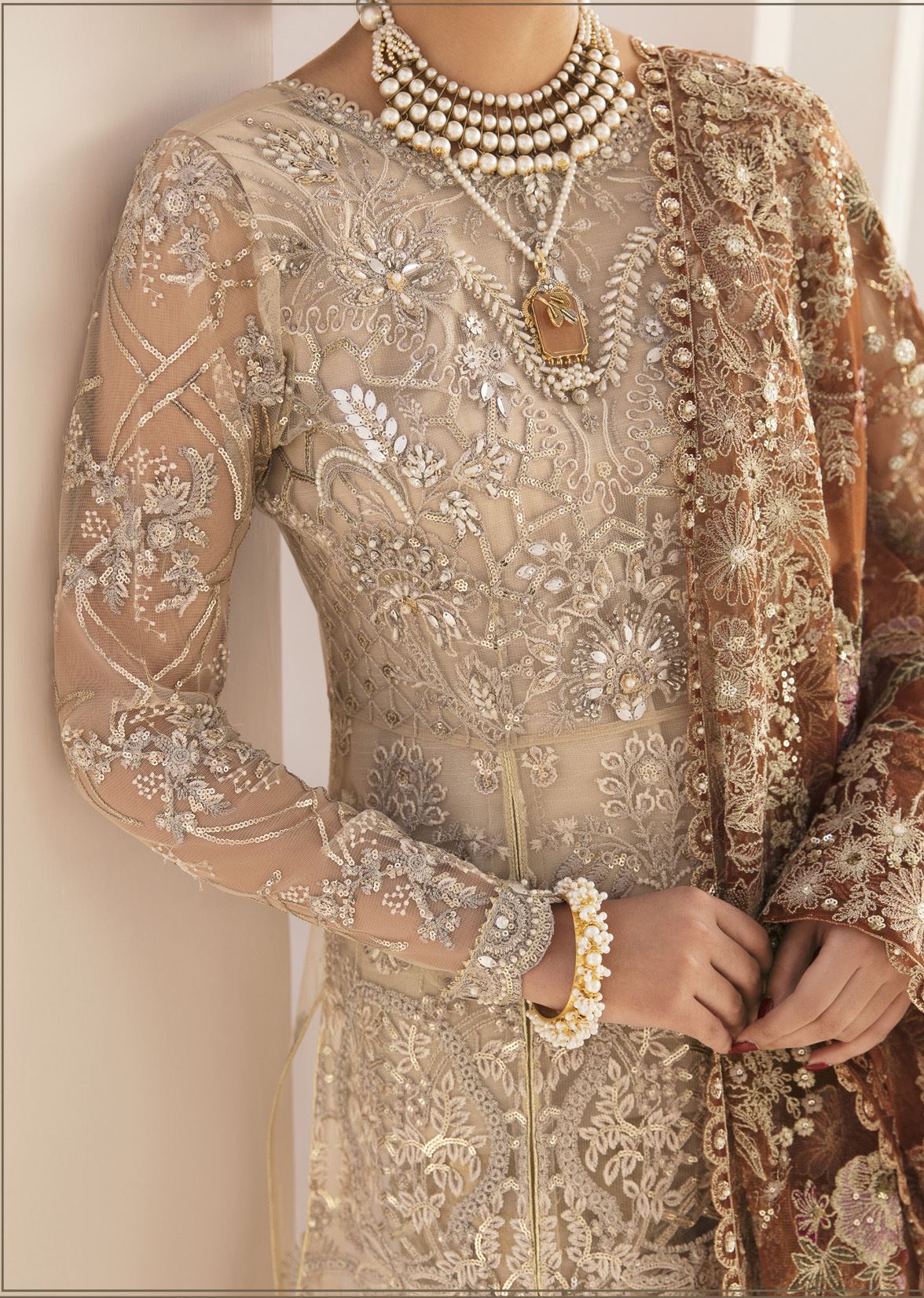 BQU-CH11-D03 - Sherry's wardrobe