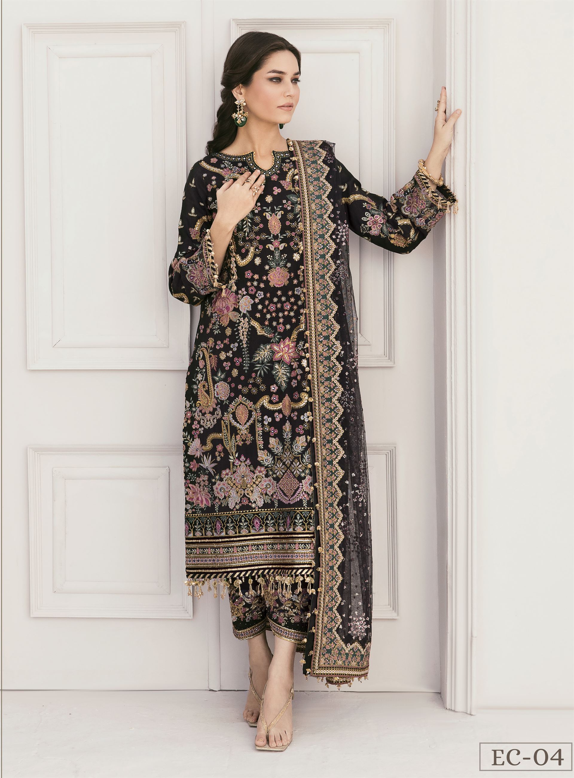 BQU-CH11-D04 - Sherry's wardrobe