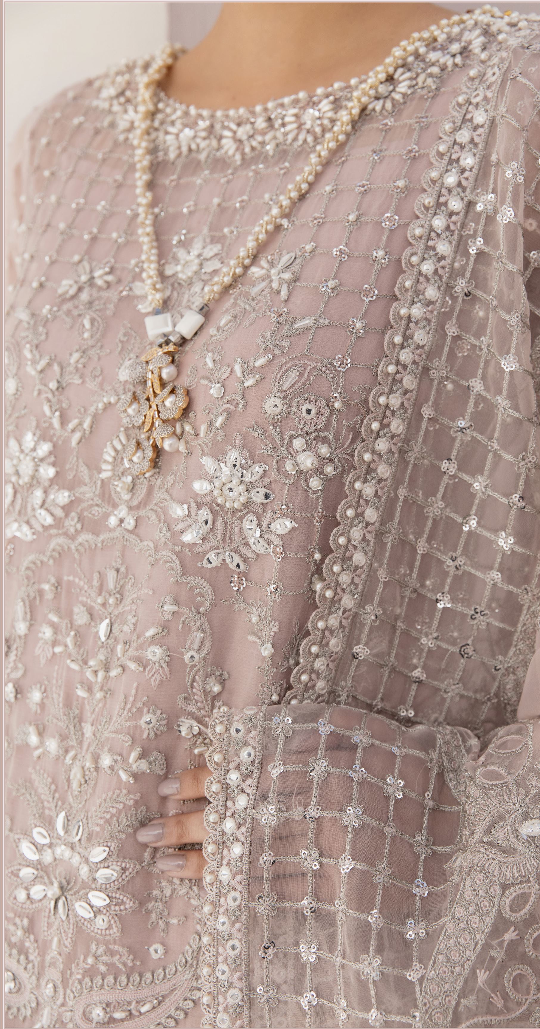 BQU-CH11-D05 - Sherry's wardrobe