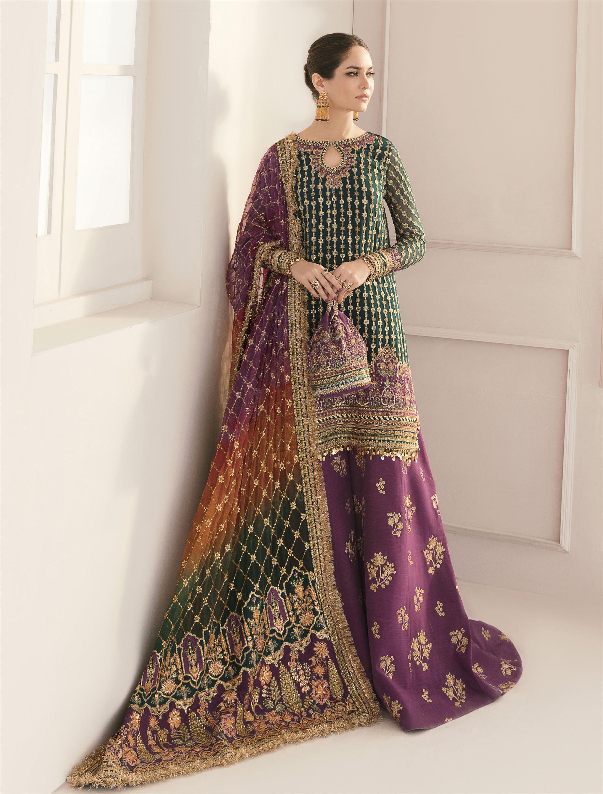 BQU-CH11-D06 - Sherry's wardrobe