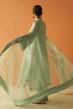 D23-13B - Sherry's wardrobe