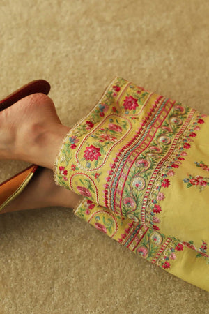 D23-4B - Sherry's wardrobe