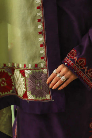 D23-8B - Sherry's wardrobe