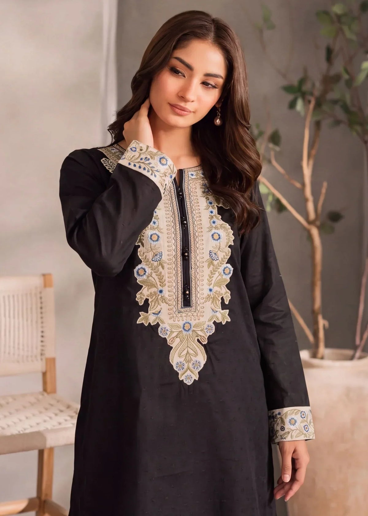 Nakhshab Black