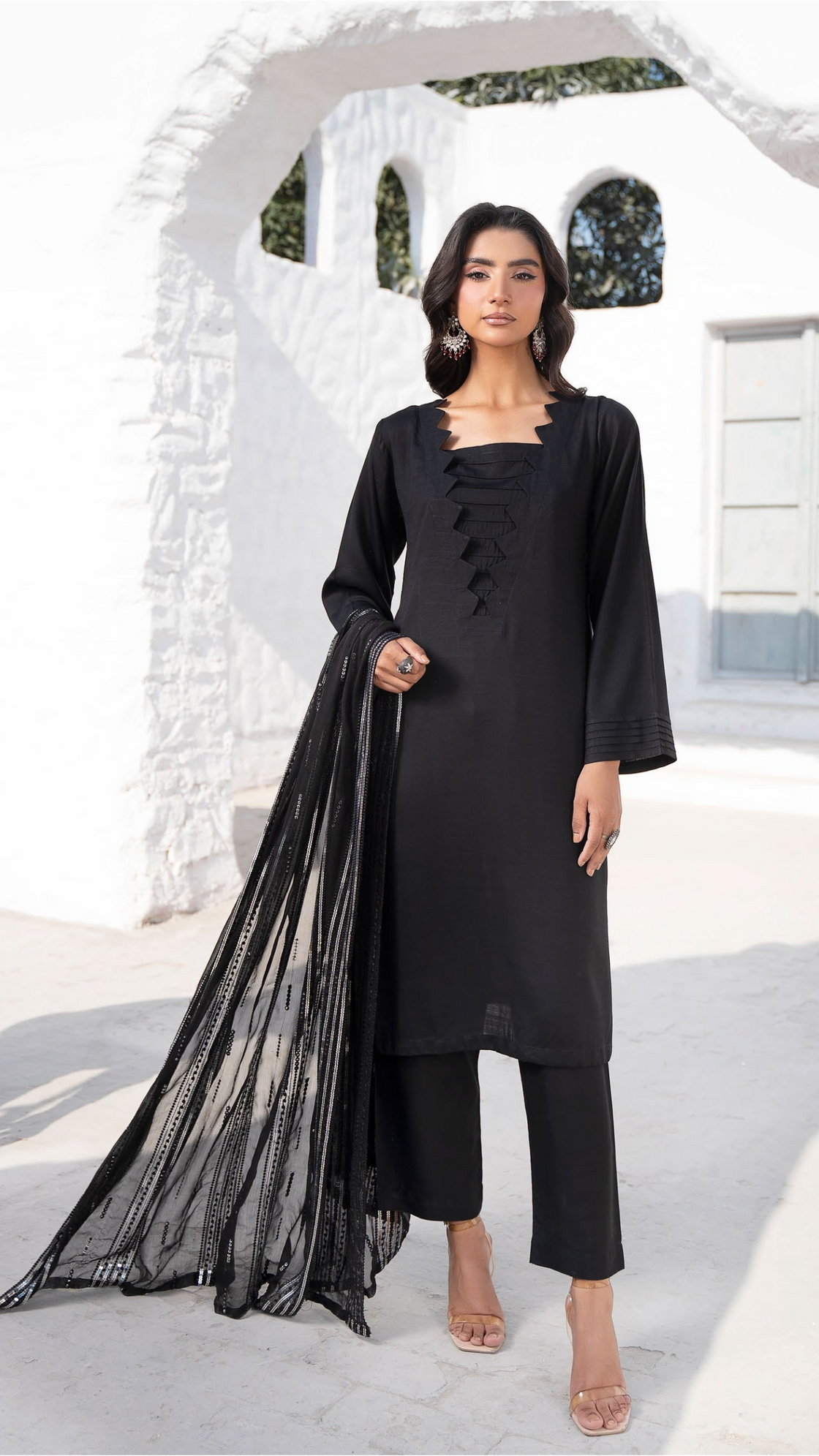 Raniya.h - Onyx Black