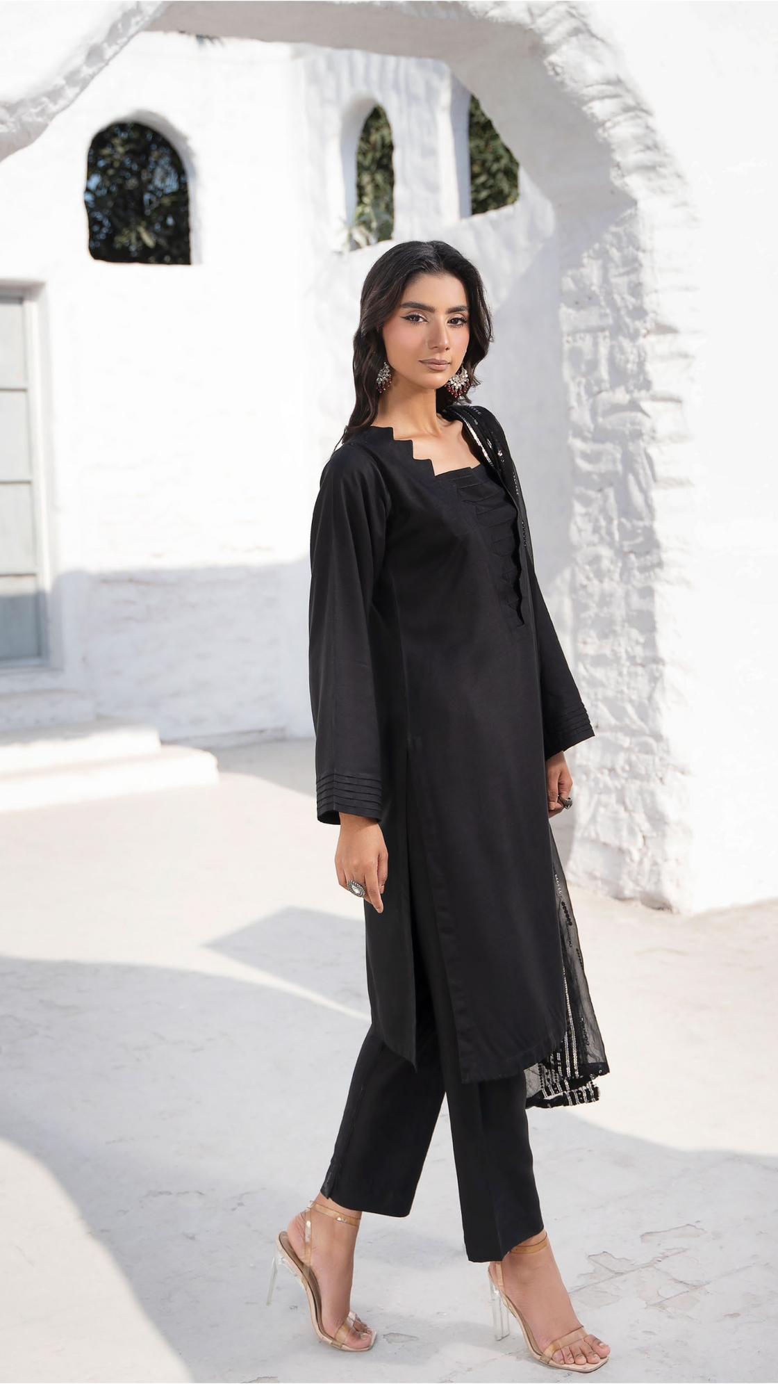Raniya.h - Onyx Black