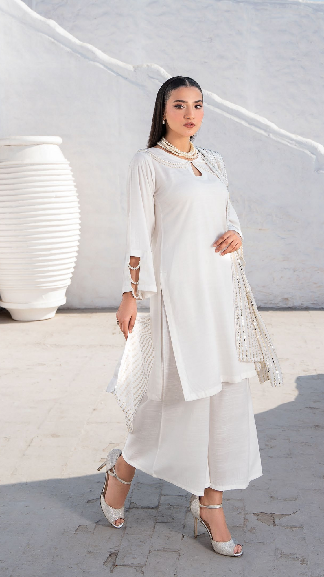 Raniya.h - Pearl White