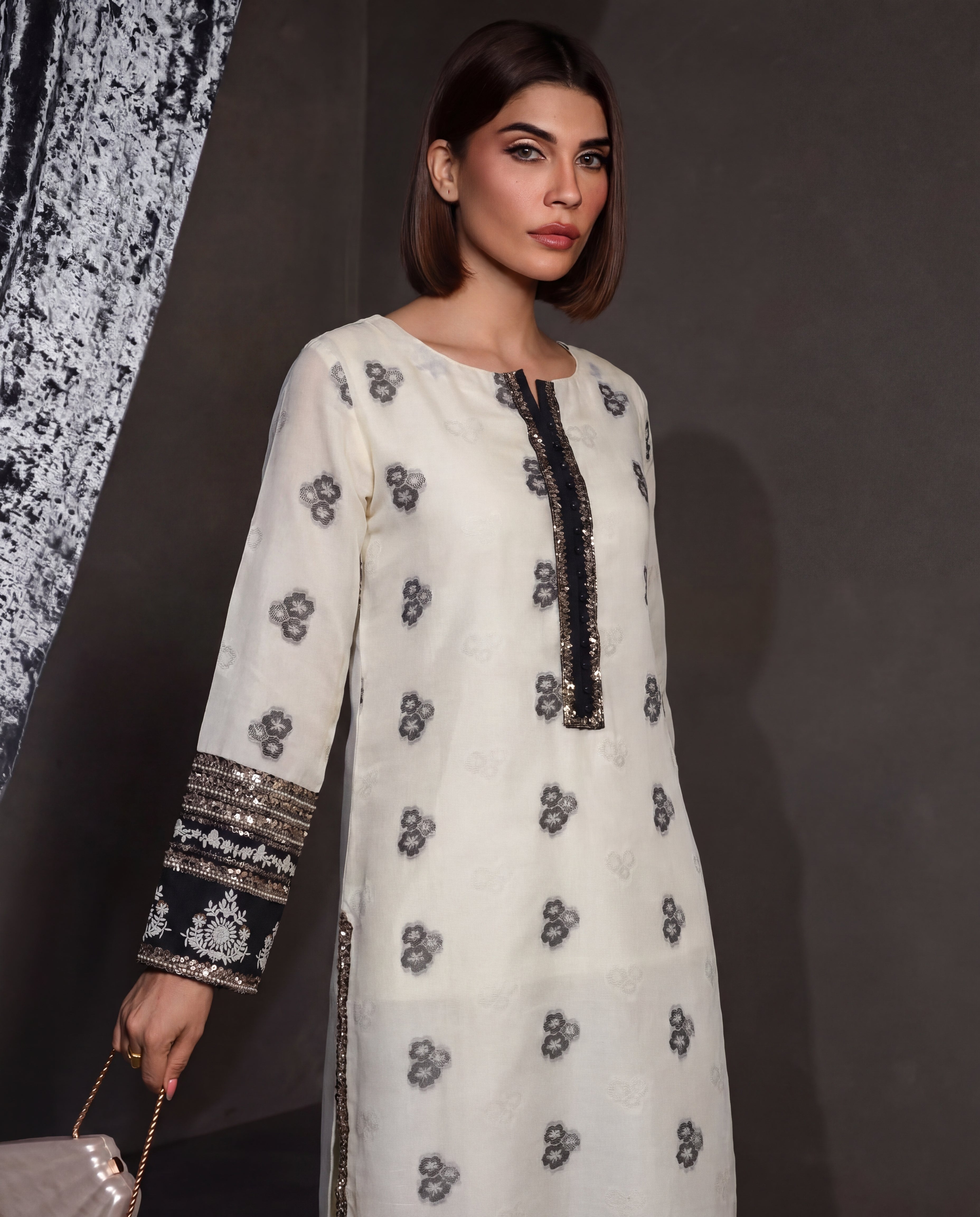 Dur-e-Shahwar – Premium Cotton Lawn Suit