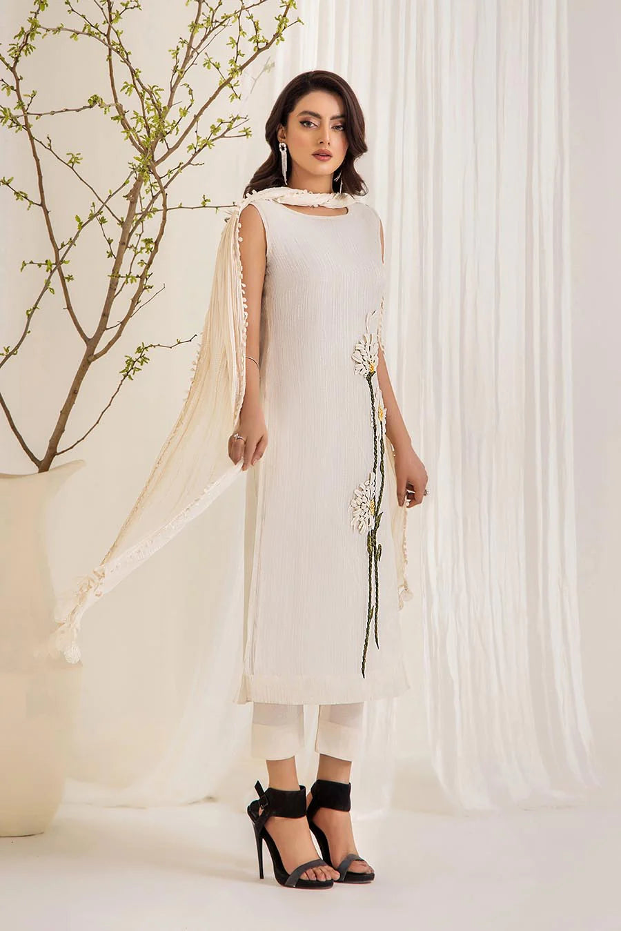 F-134 - Sherry's wardrobe