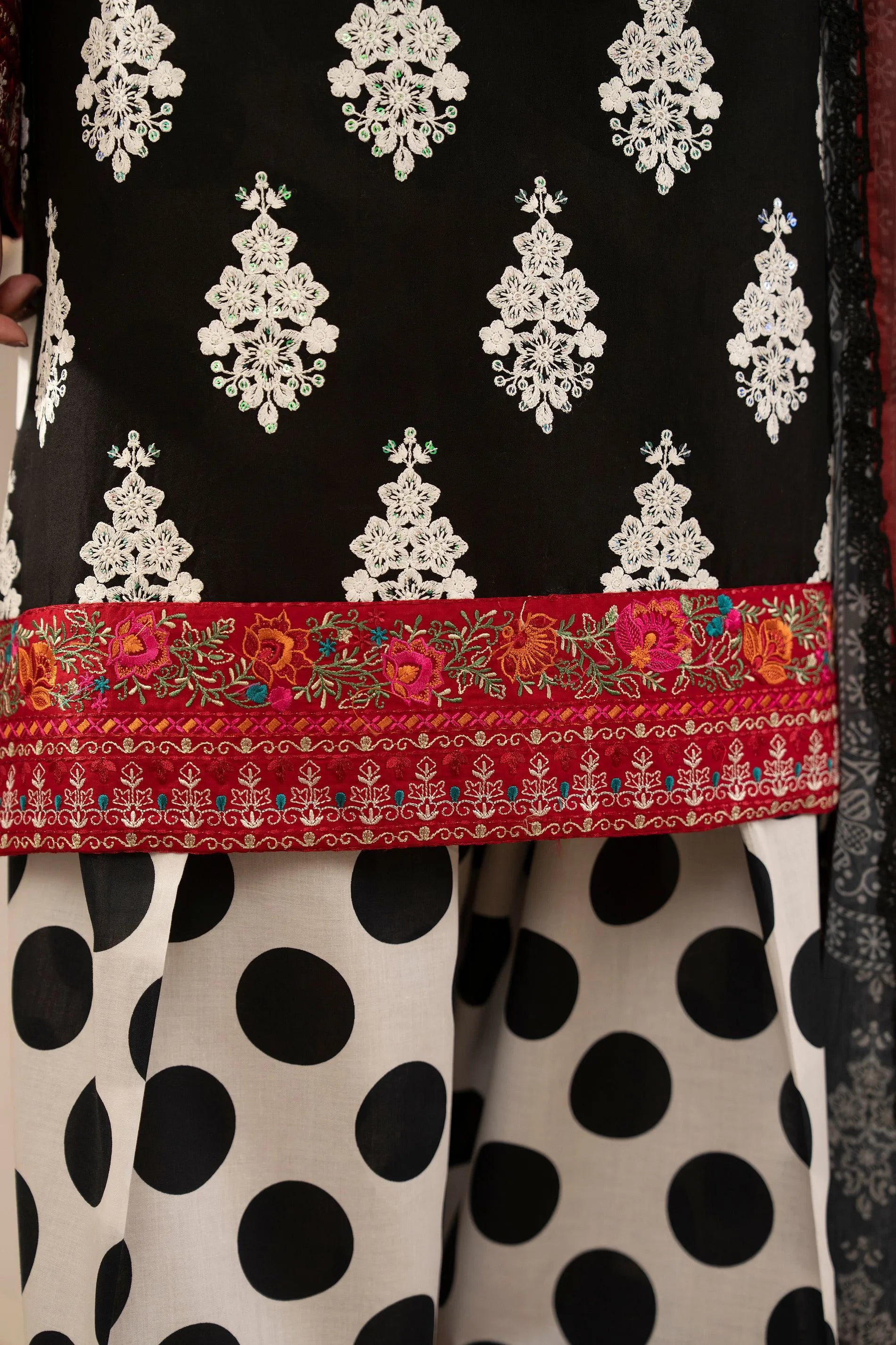 Karma Flora 1601 Rich Black