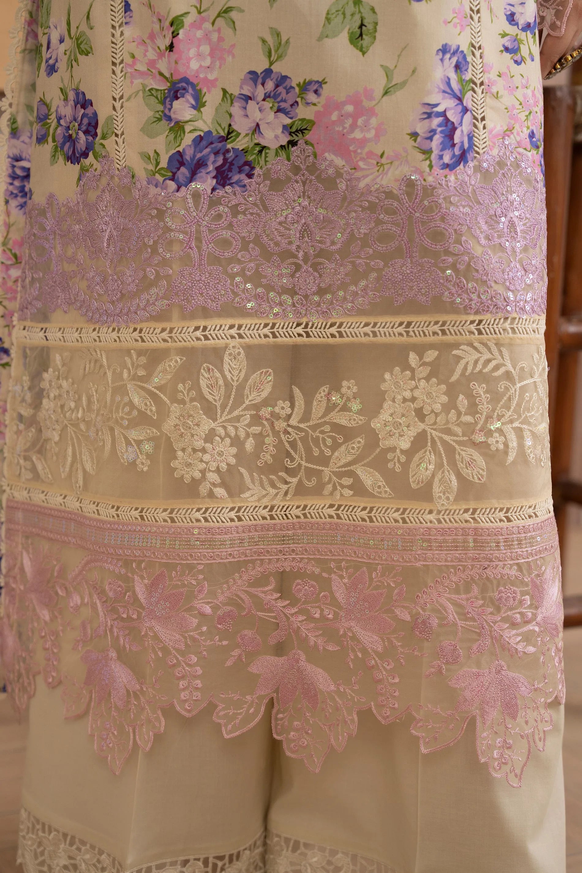 Karma Flora 1602 Pearl Ivory