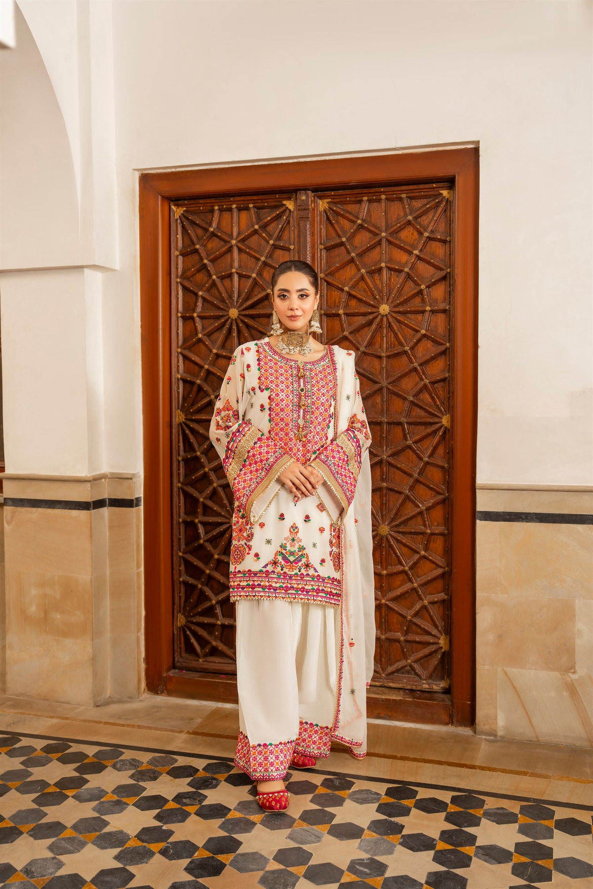 Karma Hayat - F-492 Chalk White