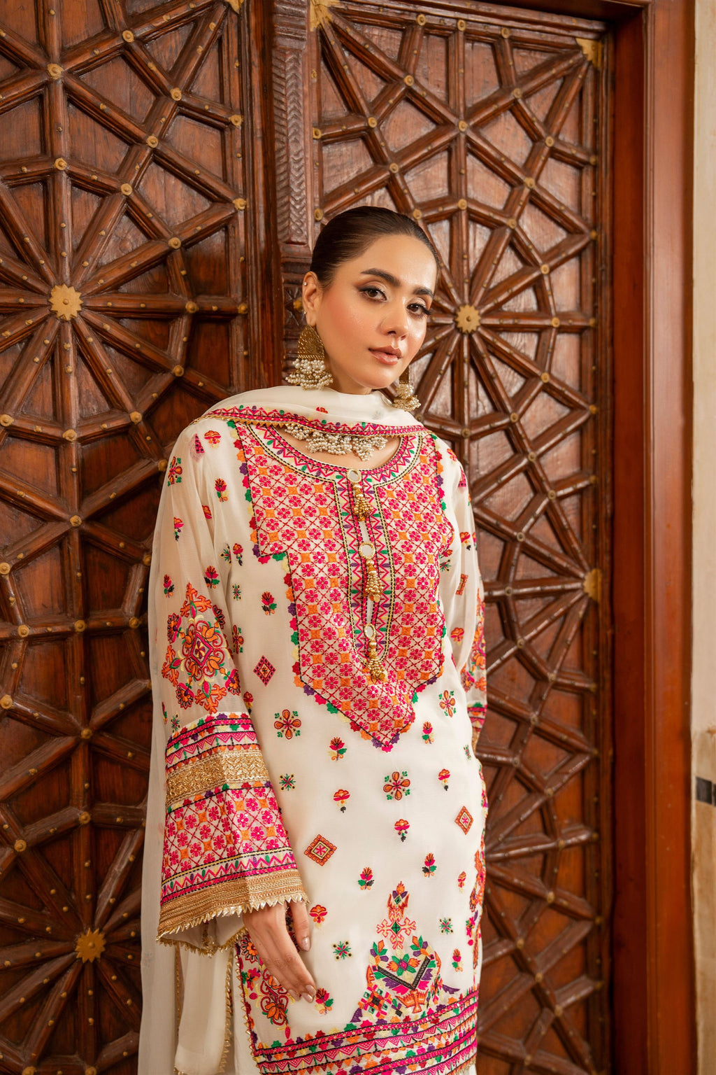 Karma Hayat - F-492 Chalk White