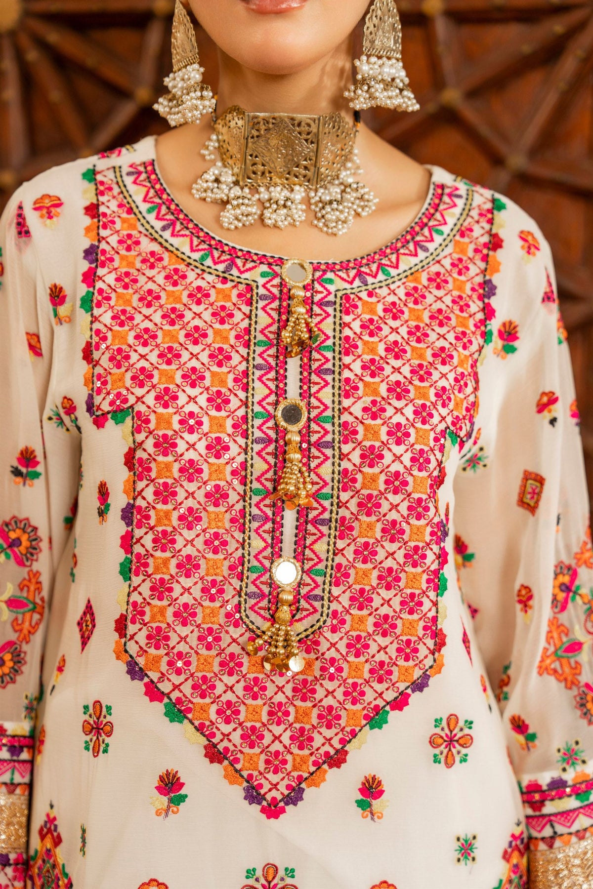 Karma Hayat - F-492 Chalk White