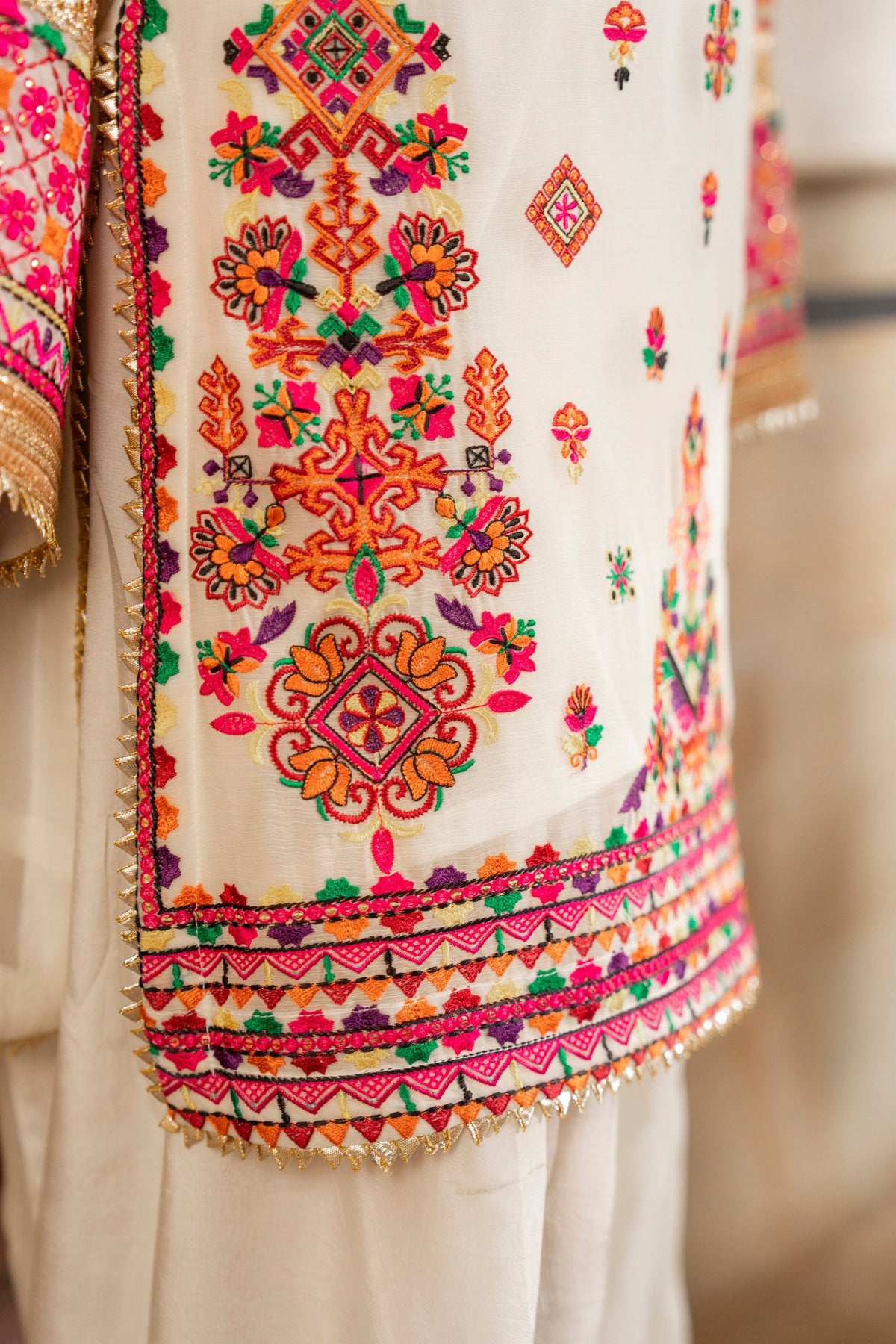 Karma Hayat - F-492 Chalk White