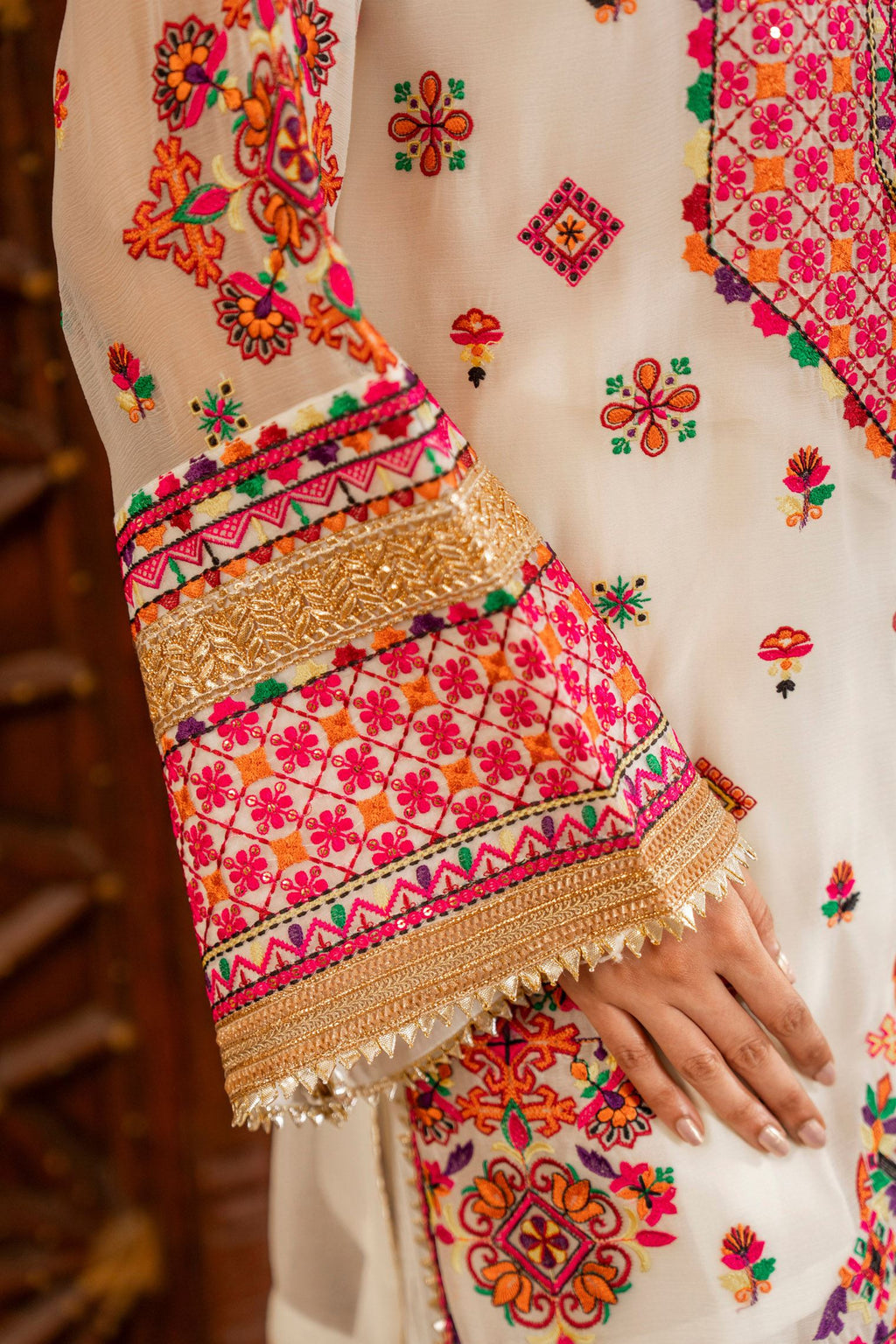 Karma Hayat - F-492 Chalk White