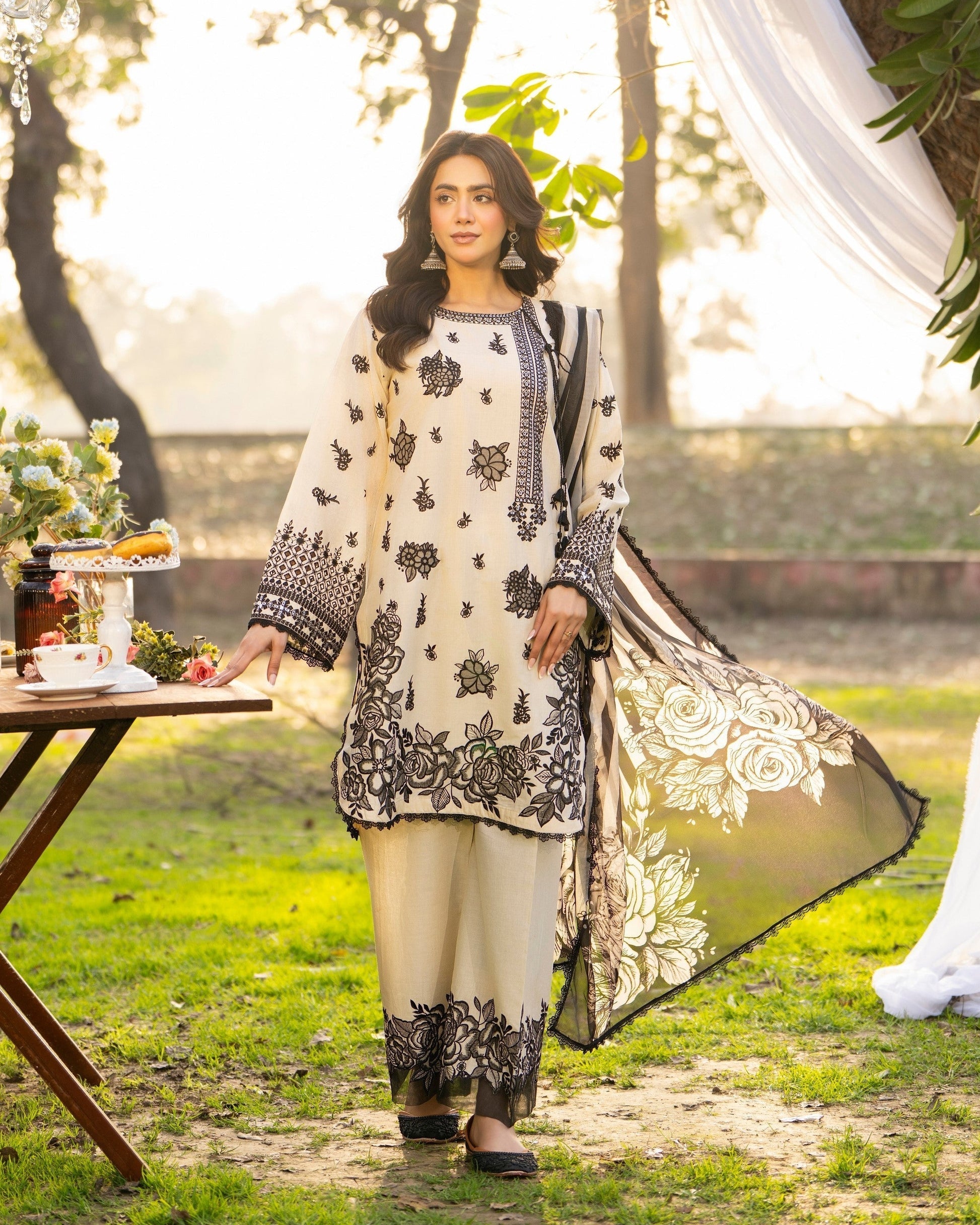 Karma Haya 1541 Monochrome