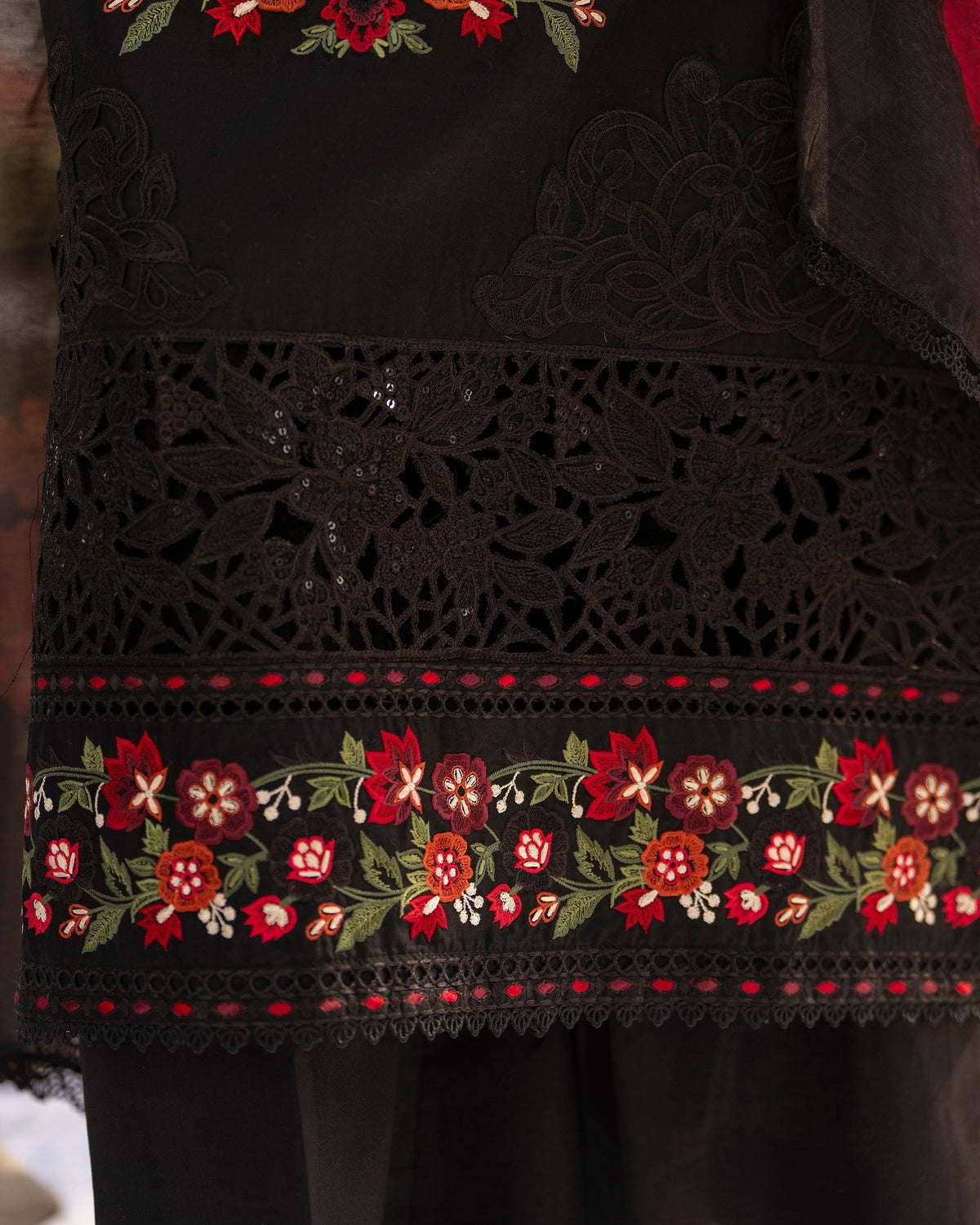 Karma Haya 1546 Black Flora