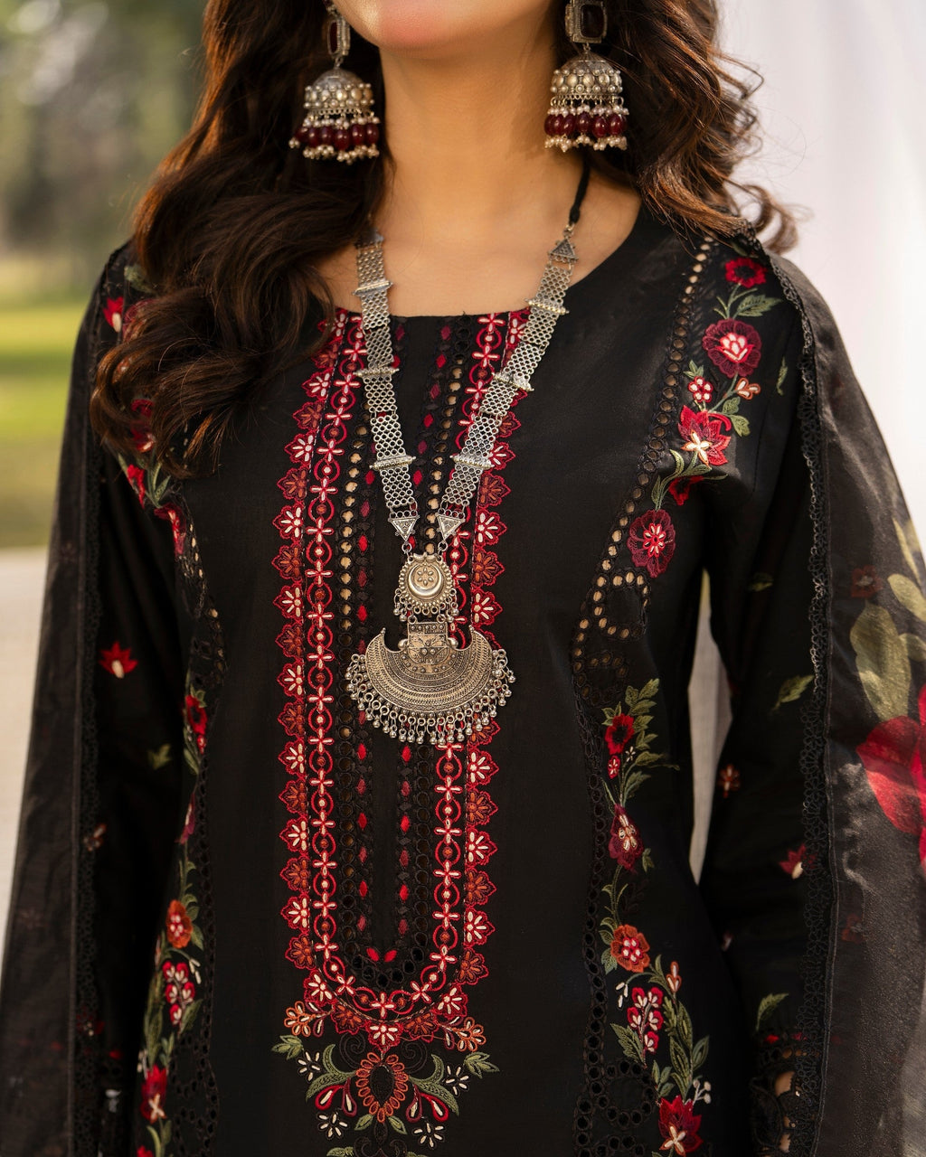 Karma Haya 1546 Black Flora