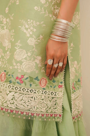 D23-3B - Sherry's wardrobe