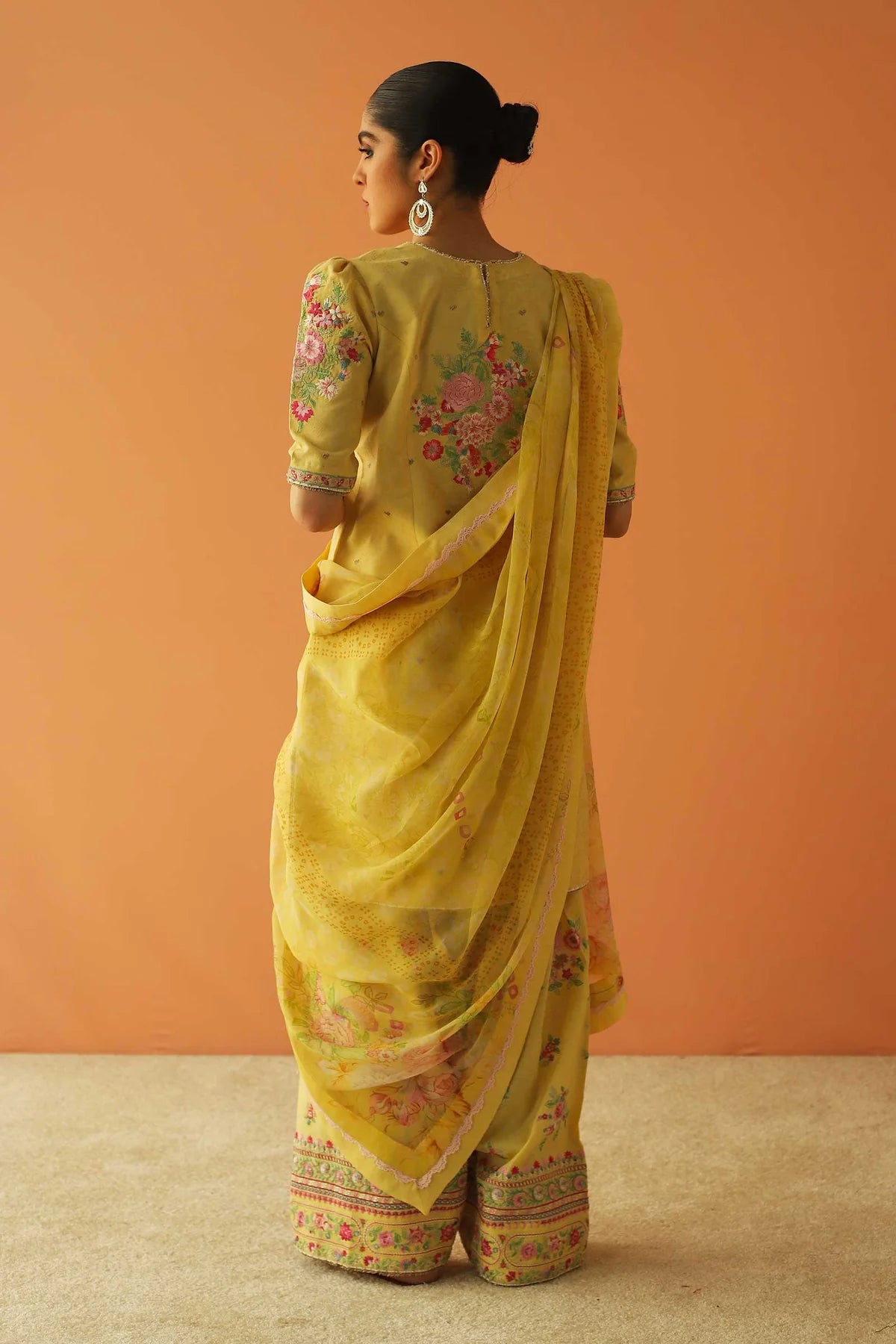 D23-4B - Sherry's wardrobe