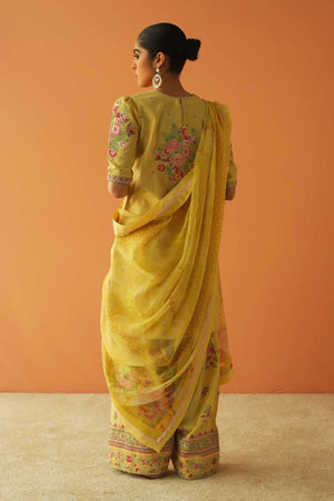 D23-4B - Sherry's wardrobe