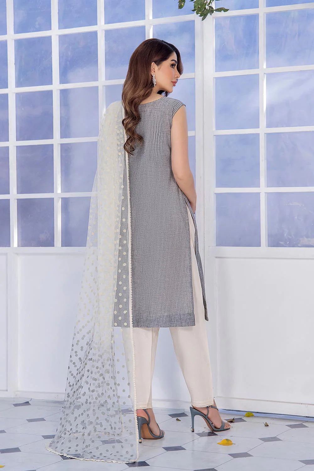F-121 - Sherry's wardrobe