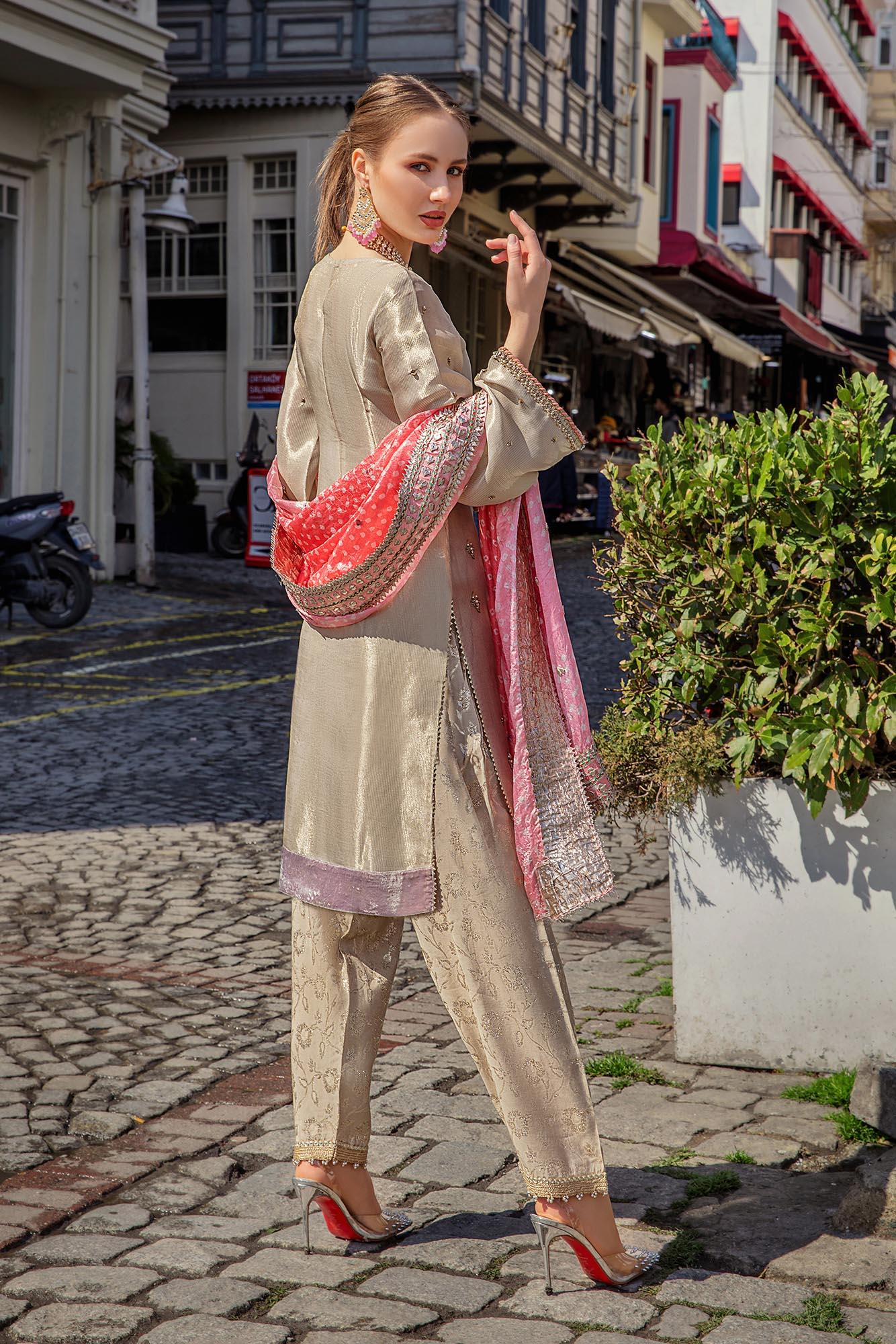 P-219 - Sherry's wardrobe